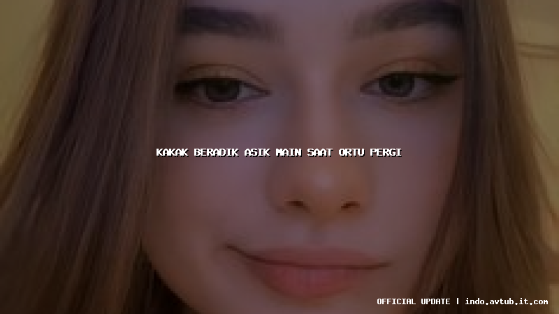 kakak beradik asik main saat ortu pergi